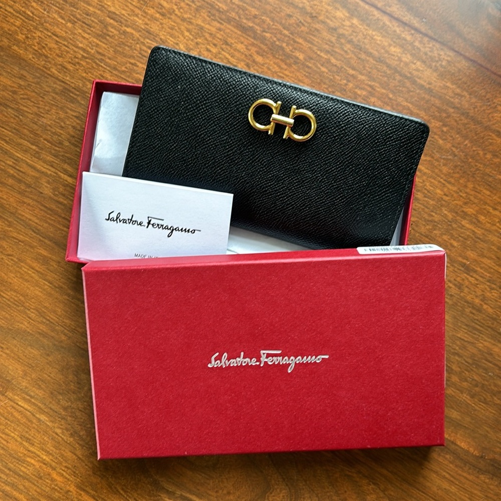 Ferragamo Gancini Continental Wallet - Black